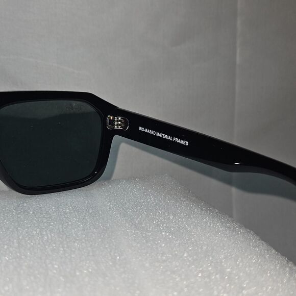 Ray-Ban Corrigan RB4397 Sunglasses – NWT w/ Case | Retail $178 - Picture 4 of 7